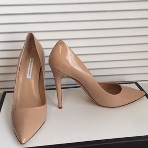 Diane Von Furstenburg nude heels 👠